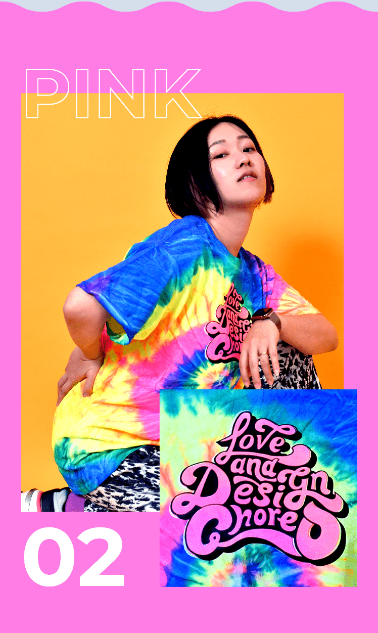 ラインナップ02 ピンクカラー タイダイ柄Tシャツに黒枠×ピンクの「Love and Design Choreo」ロゴプリント