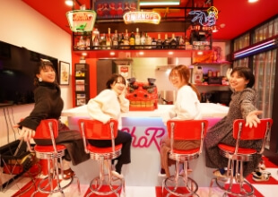 社内での交流ができるミーティングルーム（ダイナー）